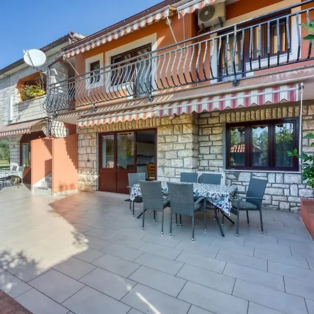 Olive Garden Apartment