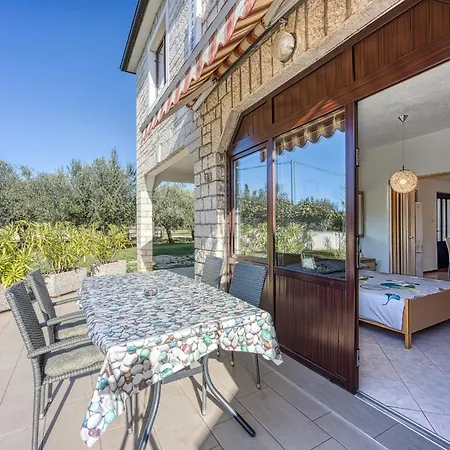 Olive Garden Apartment